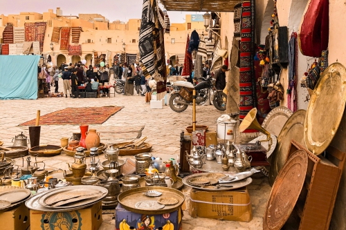 Crédito da foto: Foto de Mohammed Alouani: https://www.pexels.com/pt-br/foto/marketing-rua-via-deserto-27789441/ Marrakech